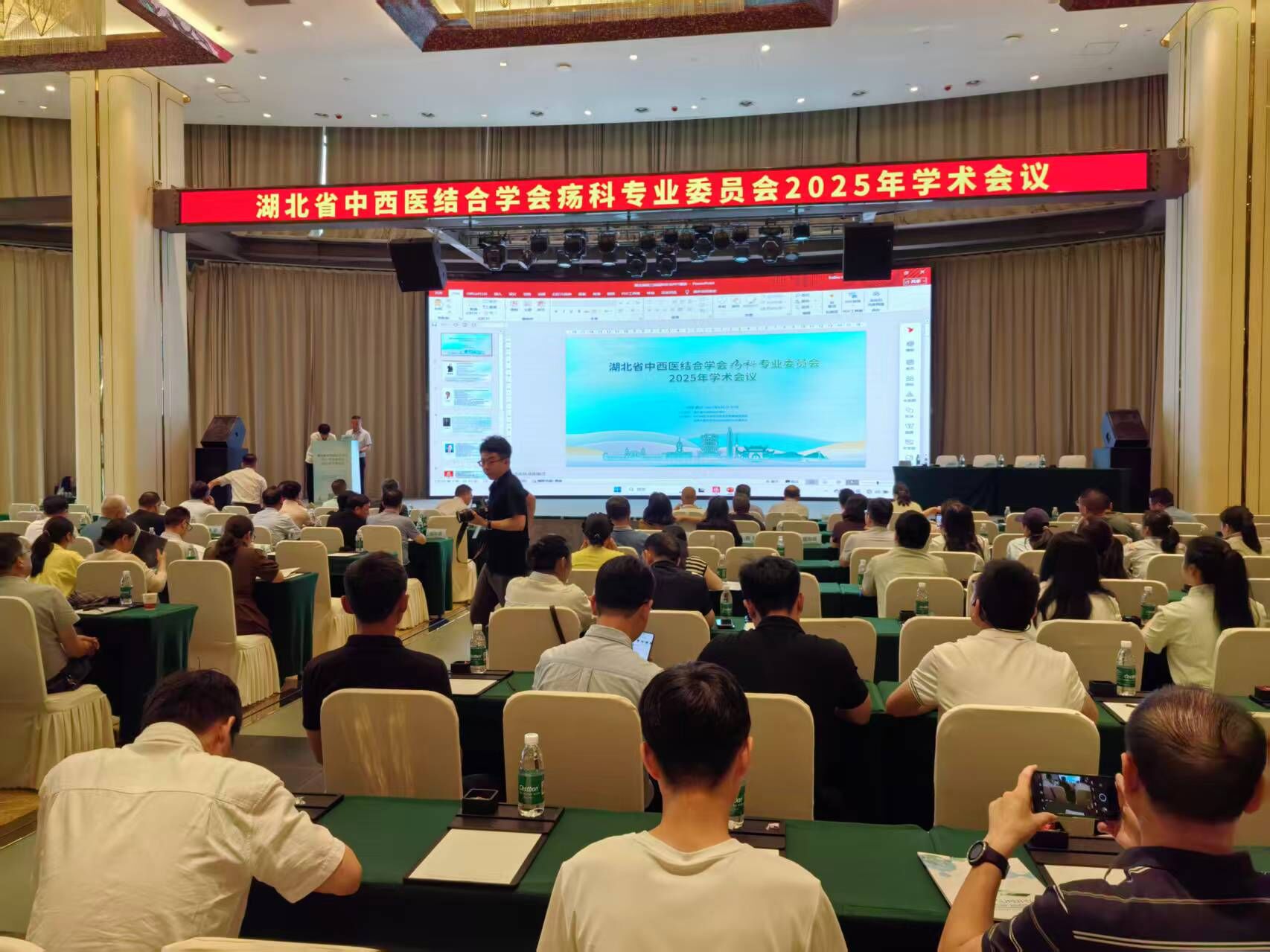 萊沃醫療‖湖北省中西醫結合學會瘍科專業委員會2025年學術會議，共探糖尿病足與慢性創面修復新未來